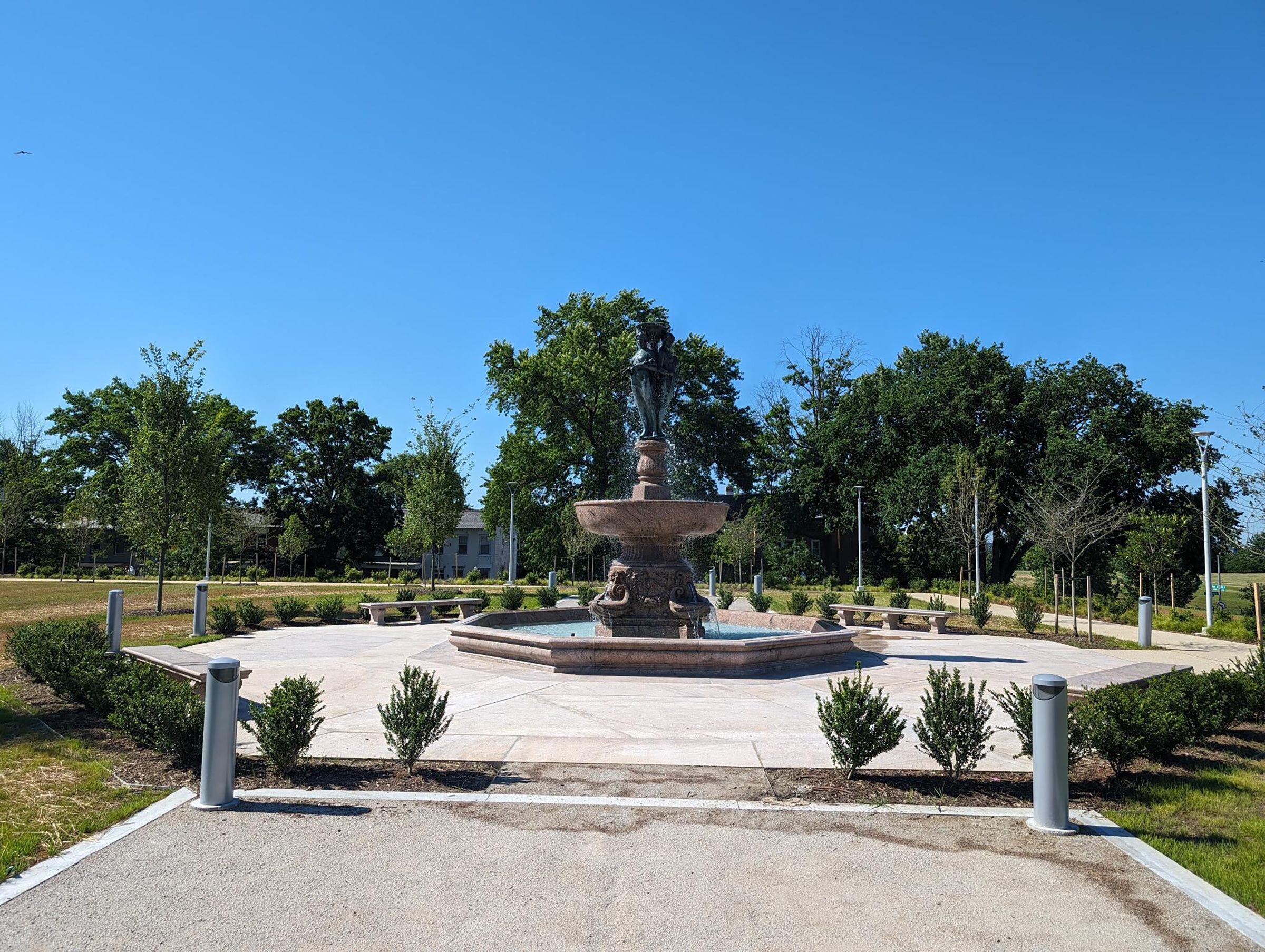 RD Memorial Fountain